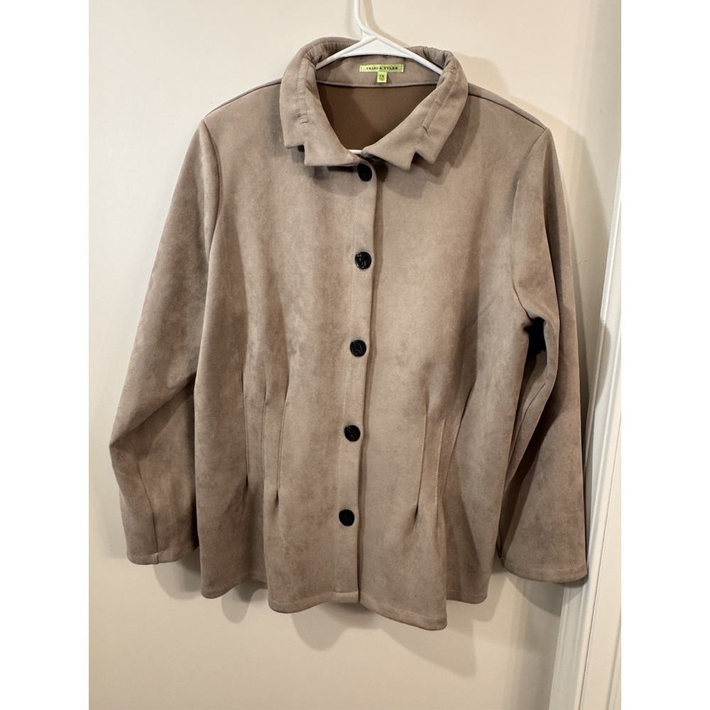 trisha tyler faux suede size 1X‎  tan pleated lightweight button up jacket